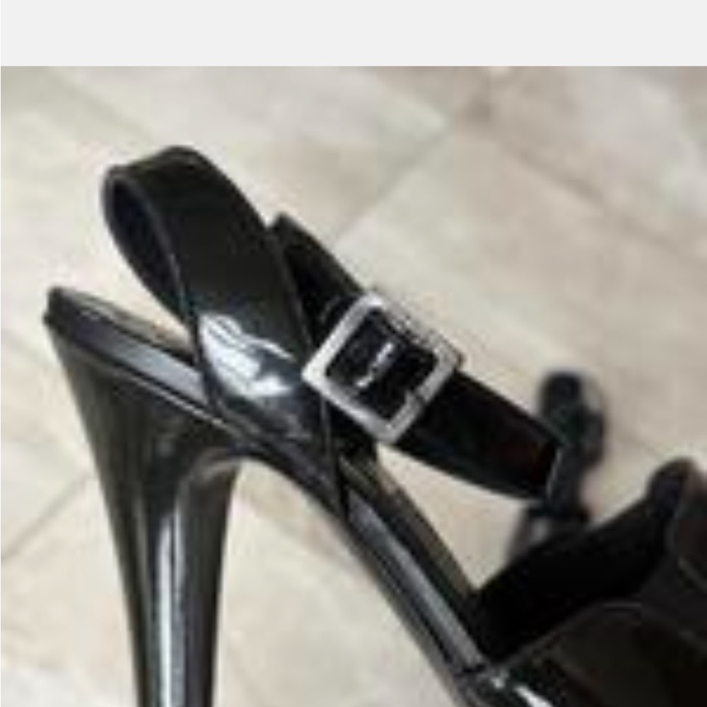CHANEL Glossy Black Heels with Logo Detail - Picture 6 of 8